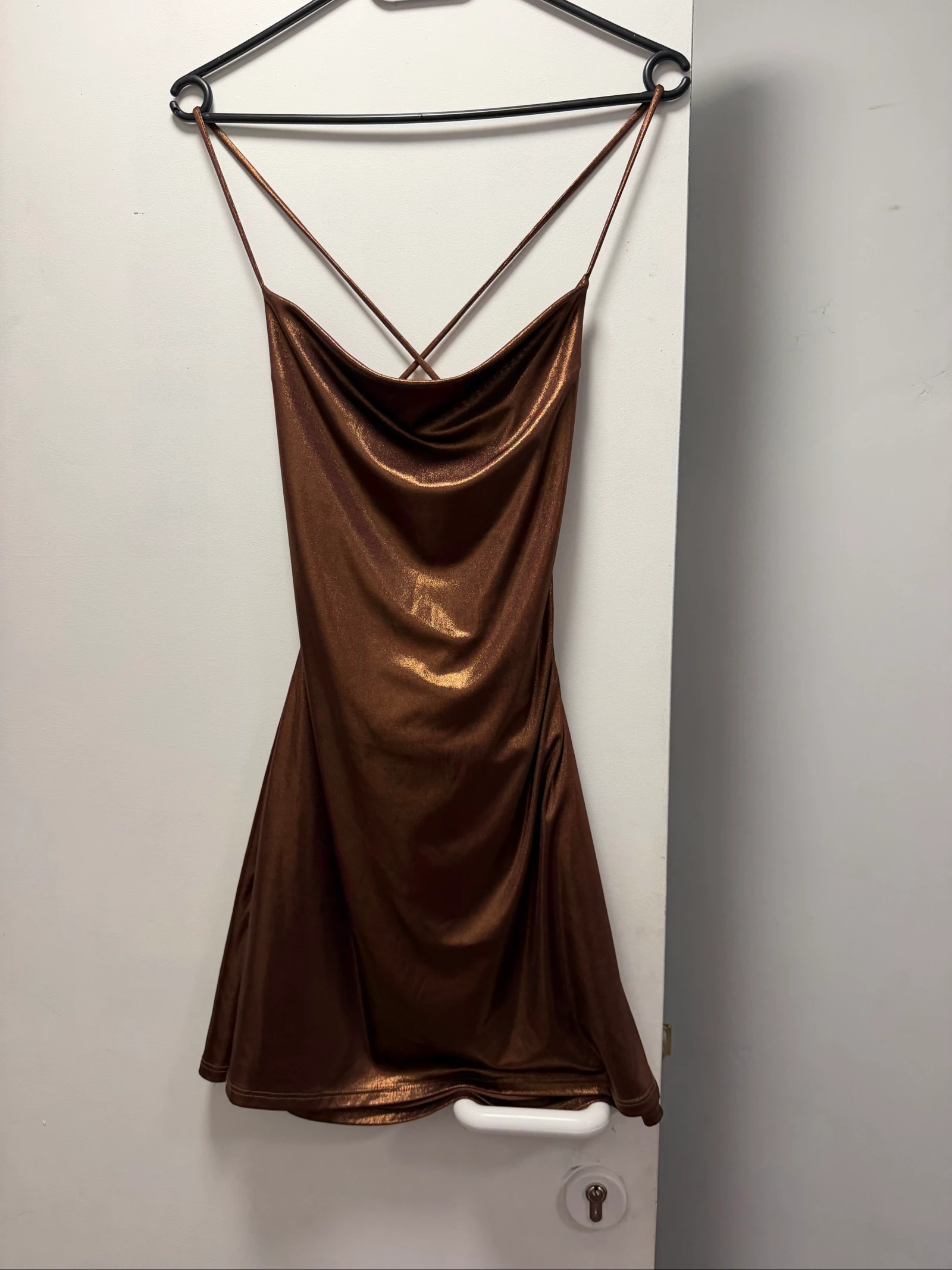 Robe mini satinée bronze Bershka – Taille XS – Excellent état